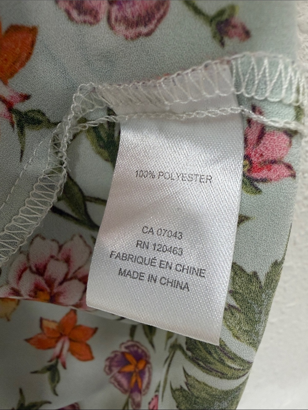 Floral Puff-Sleeve Button-Down Blouse in Sage Green - Picture 4 of 5